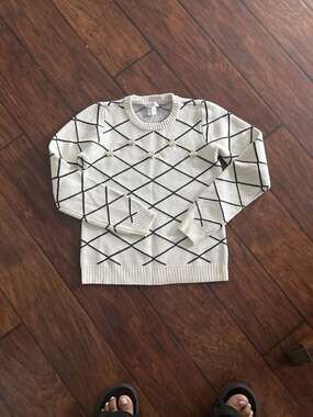 Venus Pearl Embellished Diamond Pattern Sweater